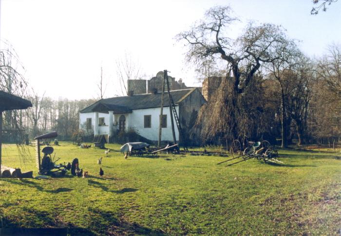 A farm in the region of Drzewica today. Celina and Ruth and their mother hid at a farm while the Jews were being deported from Drzewica to Treblinka in autumn 1942. When the farmer returned and discovered them, they had to leave.