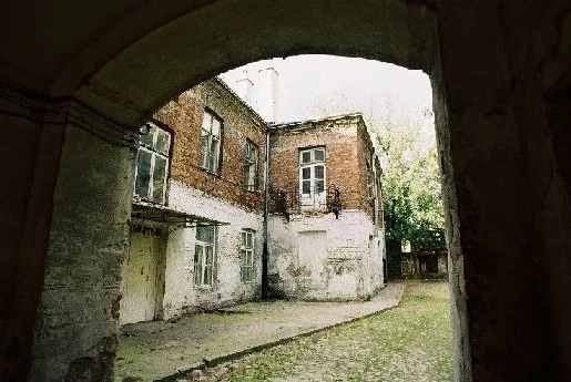 Some old buildings remain today in the Grochow area of Warsaw, looking much as they did when Genia hid there with her daughters, Ruth and Celina. 