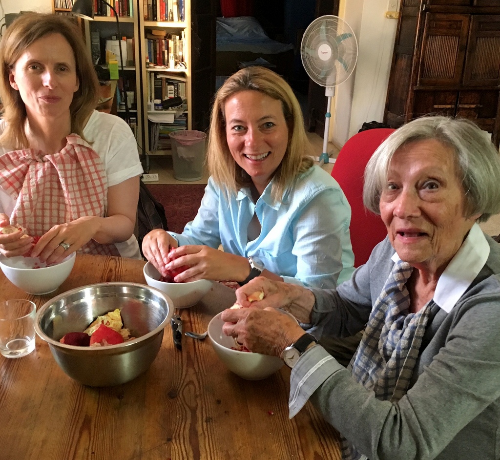 Put your friends to work peeling the pomegranates. If you're very lucky, like me, even the birthday girl will agree to help! Tea towels to protect their clothes are a must ... a drink of ginger ale, jalapeno peppers and lemon is recommended.