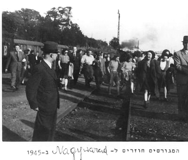 Jews returning to Oradea (Nagyvarad) after the end of the War. Only some 2000 out of a population of 25,000 survived. 