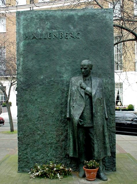 Wallenberg monument London.jpg