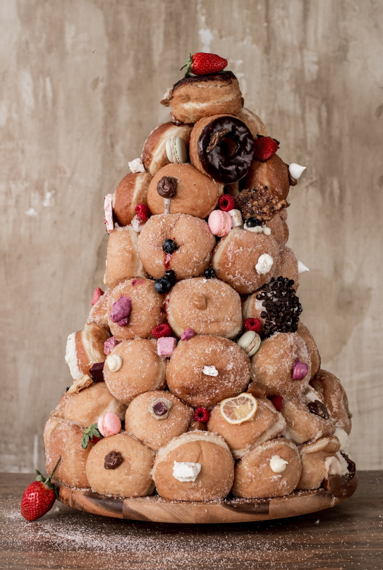 Israeli chef Keren Kadosh bakes and then builds! (Photo: Eli Namir)