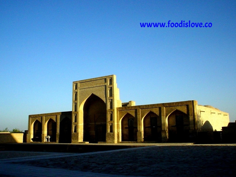 Bukhara, the main mosque which is now a museum. Below left, the Palace of the Emir of Bukhara and the Emir himself, photographed in his splendid coat (albeit with a sad expression) by Sergei Produkin-Gorskii. 