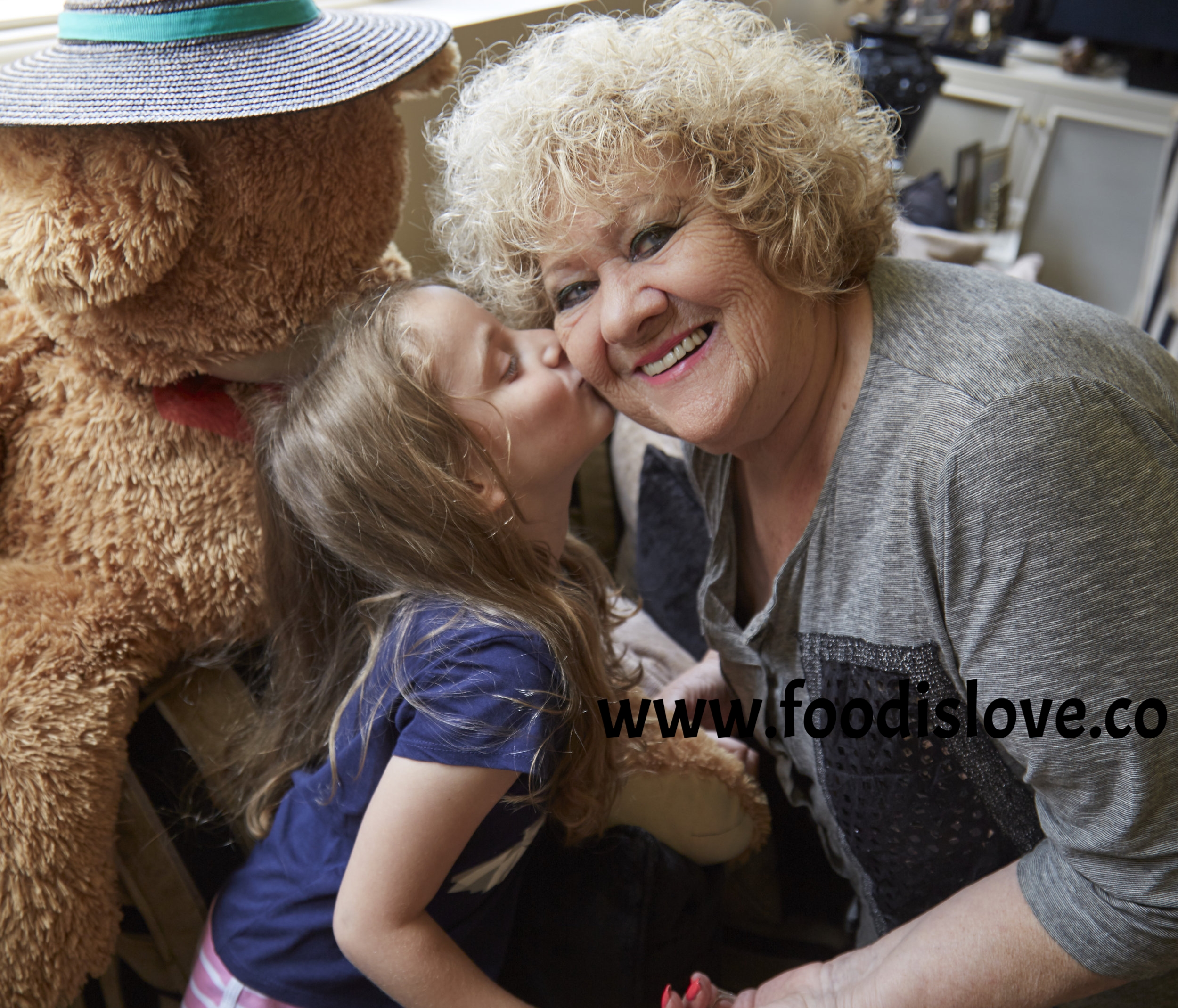 Ruth Scheuer with her grand-daughter Nika.