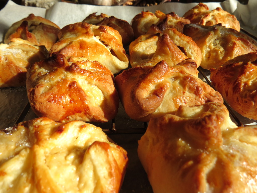Cheese-pockets! Yeast dough, filled with farm cheese, lemon rind and sultanas. 