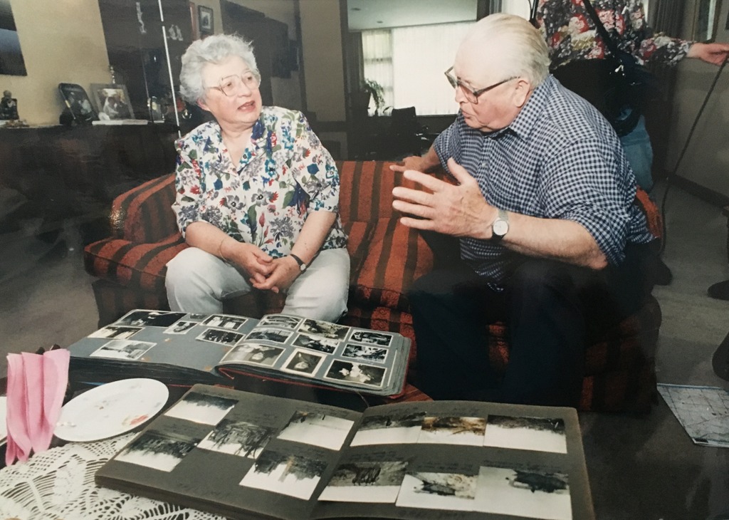 In 1995, 50 years after World War Two, Saba Feniger meets her liberator, retired British Major Ted Ruston. They compare notes and photographs in her Melbourne home. 