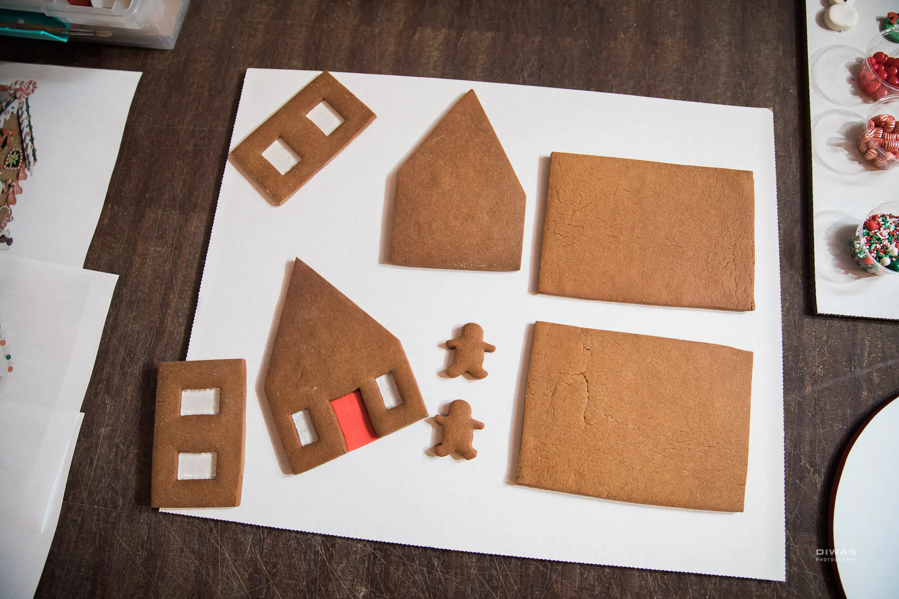 Your kit comes with 8 cookies to assemble your house with, it even has "glass" sugar windows!