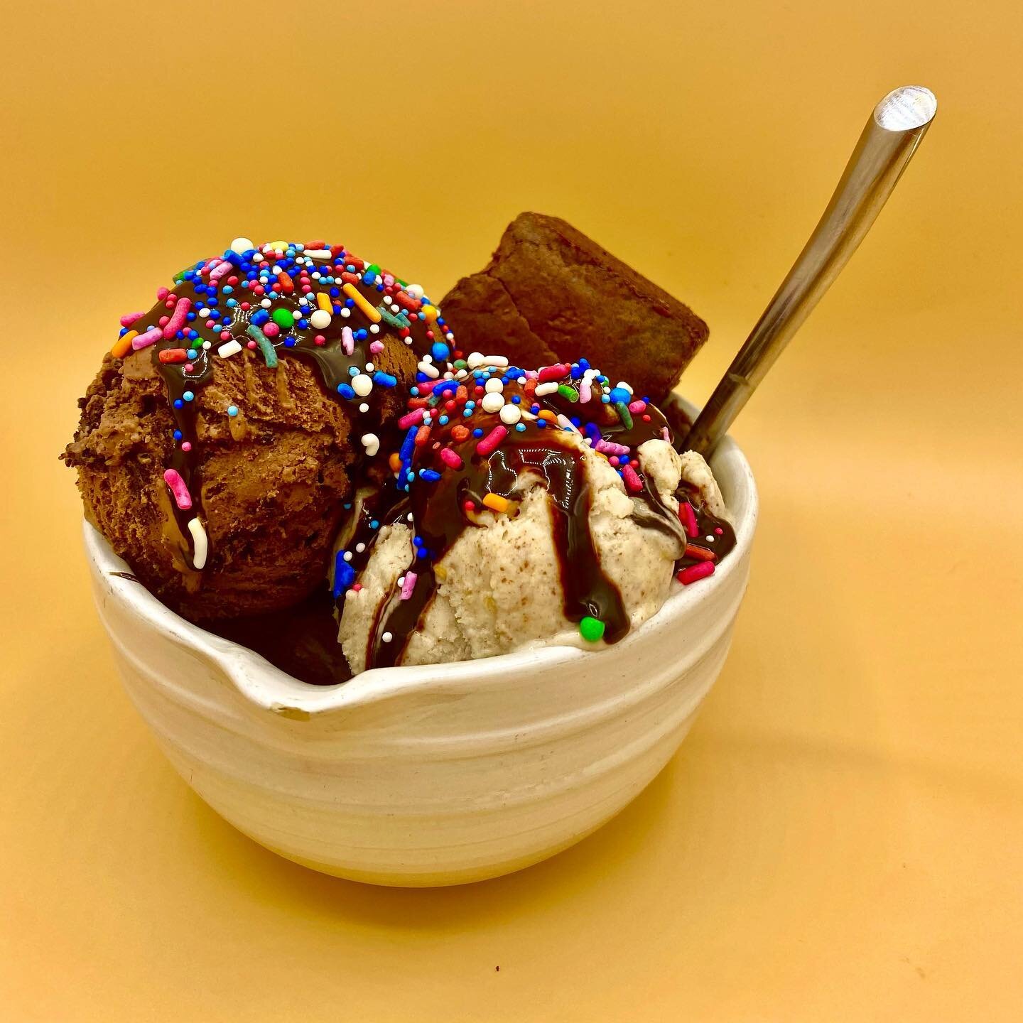 Are you celebrating Valentine&rsquo;s Day at home this year? Well, we&rsquo;ve got dessert covered! Valentine&rsquo;s Sundae Kits are now available. Kit includes two pints of your choice, two housemade brownies, our gooey fudge, royal sprinkles, and amarena cherries. Preorder on our website under the &ldquo;same day pick up&rdquo; tab, at the very bottom of the list. Orders require at least 24 hours. 💞💞💞

#icecream #localicecream #atlantaeats #valentinesday #handmadeinatl #icecreamshop #inmanpark