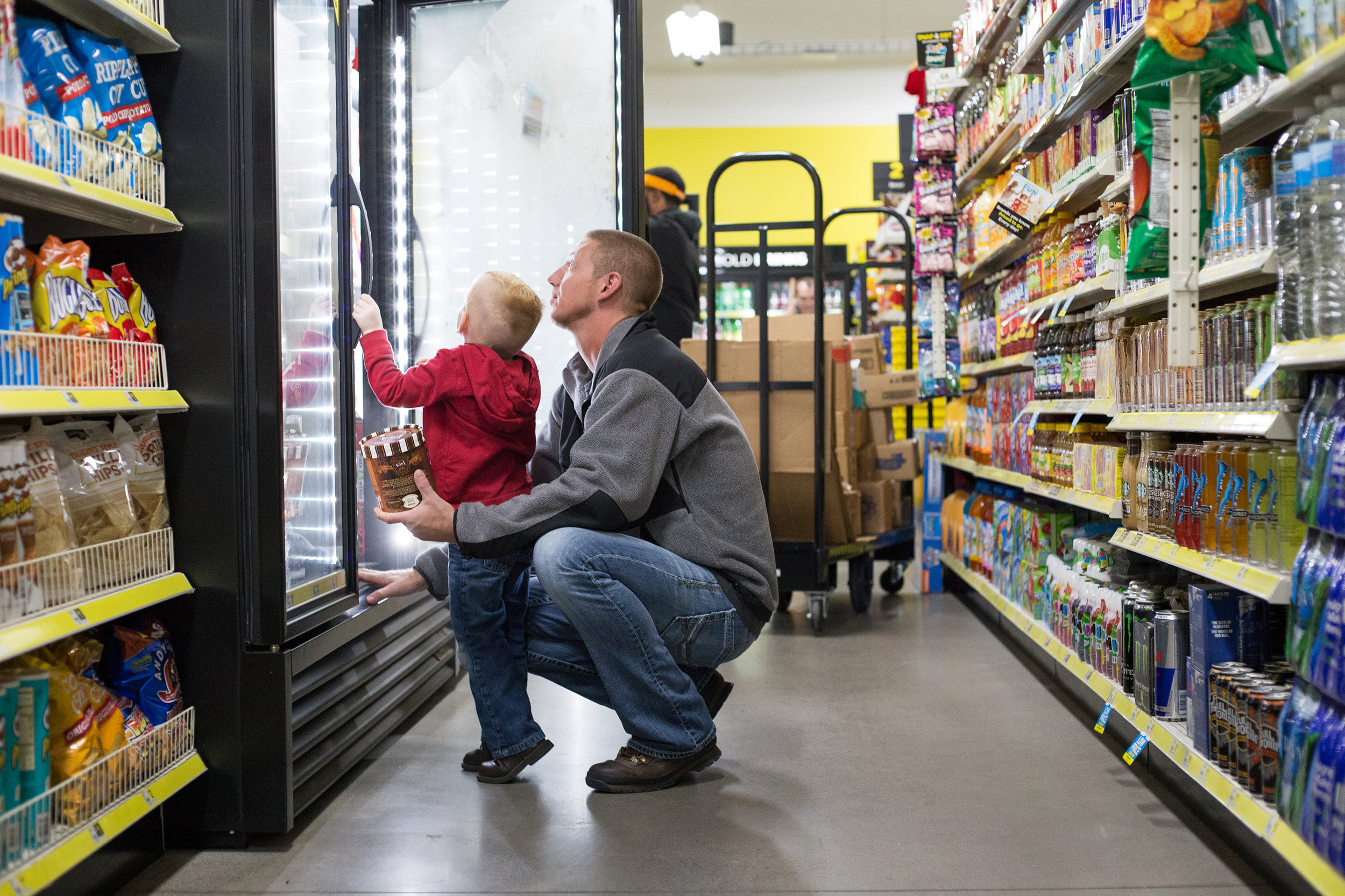  Dalton Cranfield, 3, and his father David Cranfield decide which flavor of ice cream they will purchase at Dollar General in Evensville, Tenn. Thursday, Nov. 16 2017. David said they don’t shop at the store often, but when they do it is for the conv