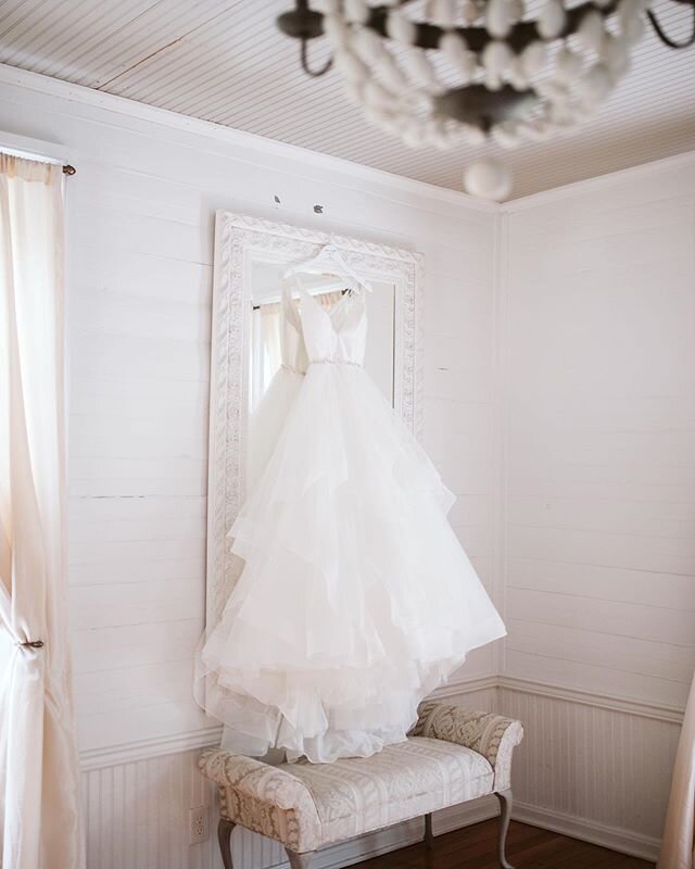 I am just editing away and reminiscing and watching tv about Alaska and wishing I was drinking coffee. It&rsquo;s a good day. 🖤

#details #weddingdress #lookslikefilm #lookslikefilmweddings #bridal #love #weddingday #weddingdetails