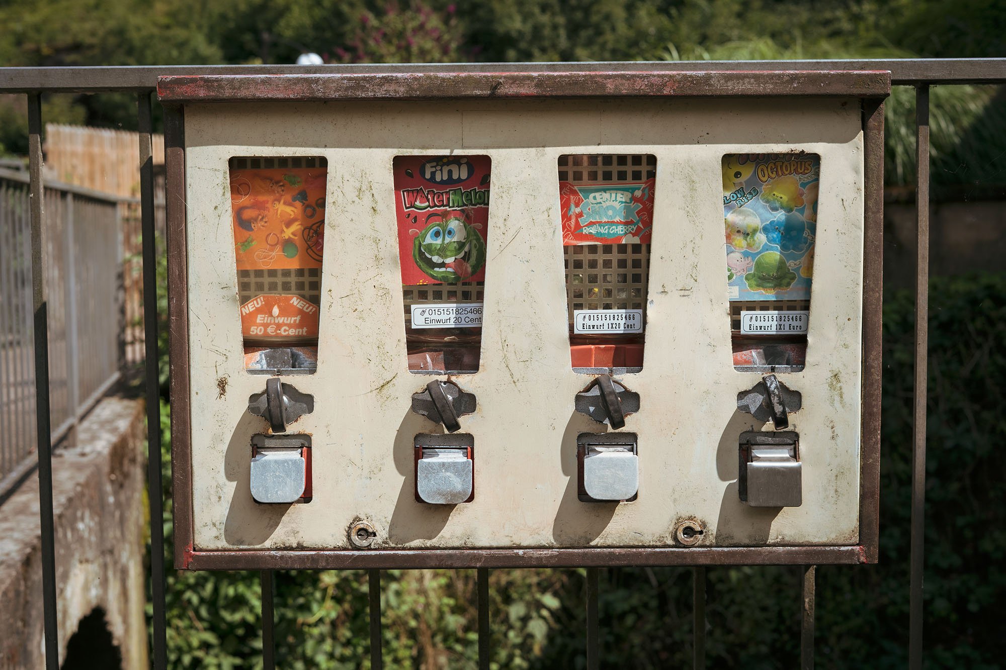 HIERSEIN0037_KaugummiAutomat Kopie.jpg