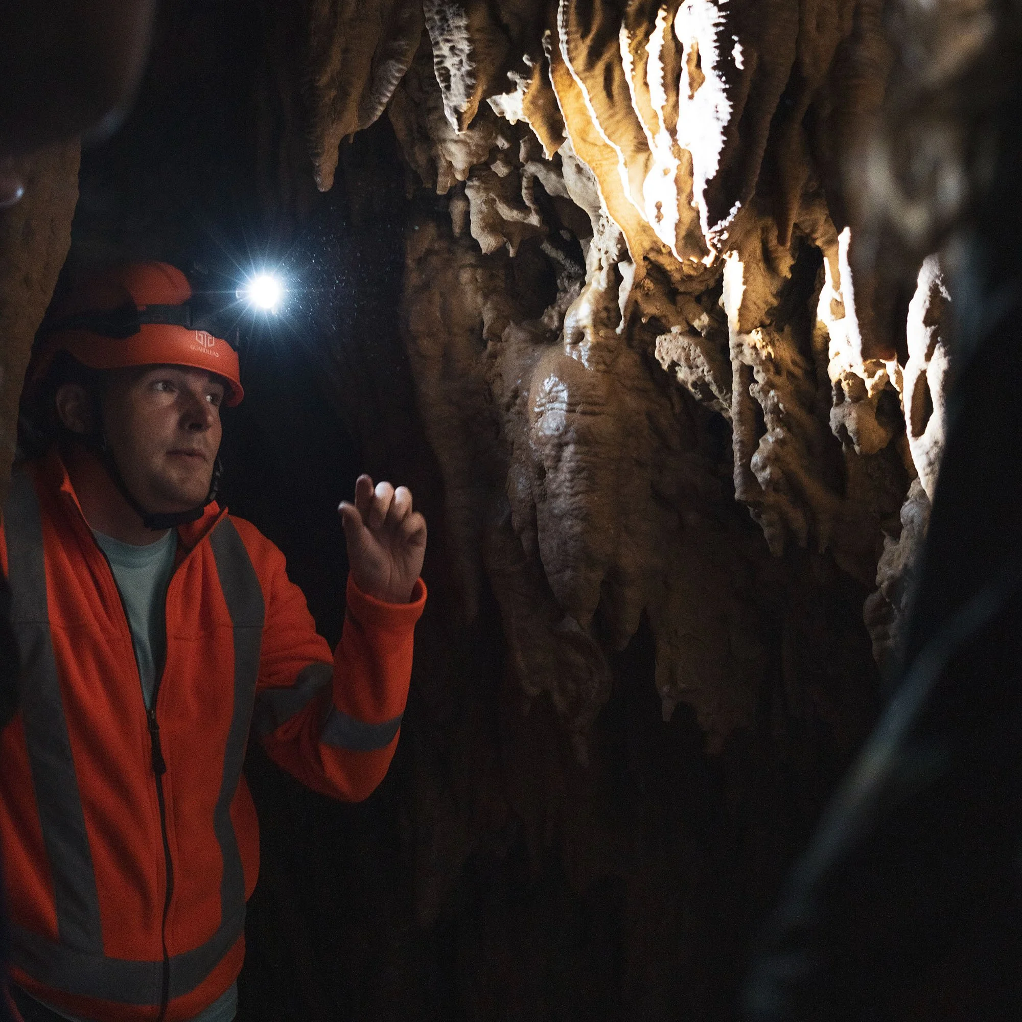 HIERSEIN0043_Tropfsteinhöhle Kopie.jpg
