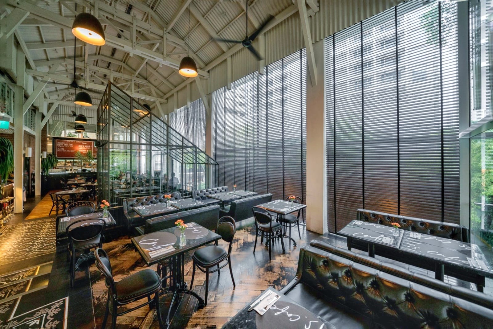 PS.Cafe_PalaisRenaissance_LoungeDining_04.jpeg