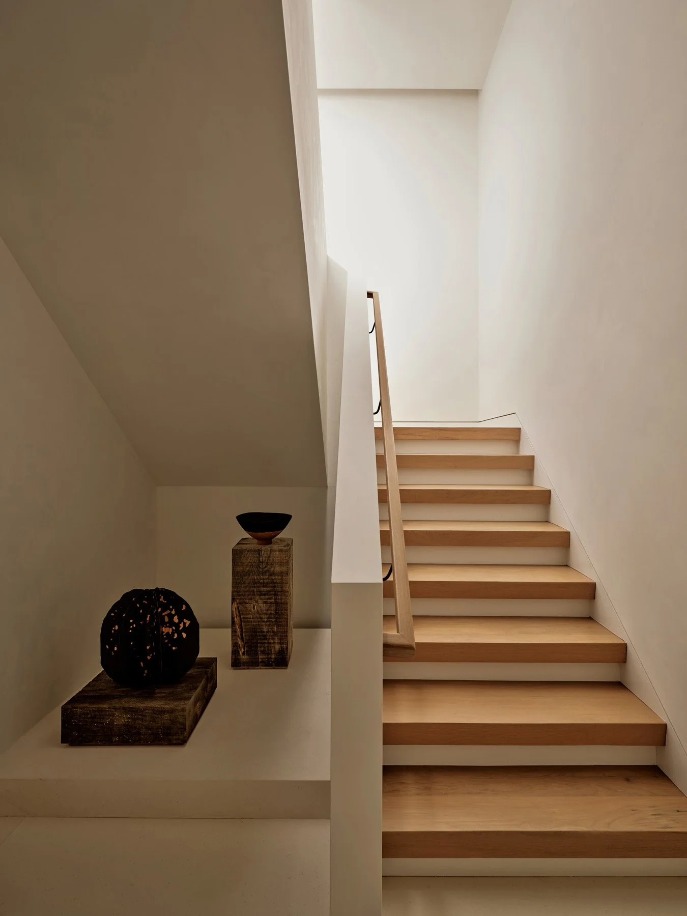 2024.03.15_Teo_Yang_Studio_LA_Manhattan_Beach_Home_0023_LO-RES.jpg