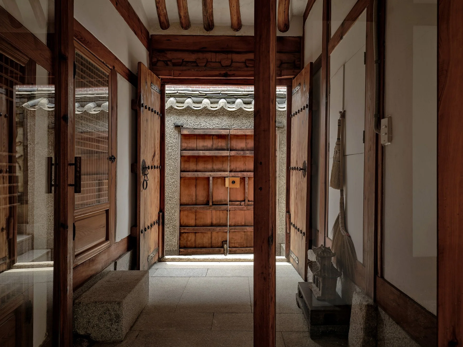 2023.08.15_Teo_Young_Studio_Seoul_Hanok_Home_0036_LO-RES.jpg