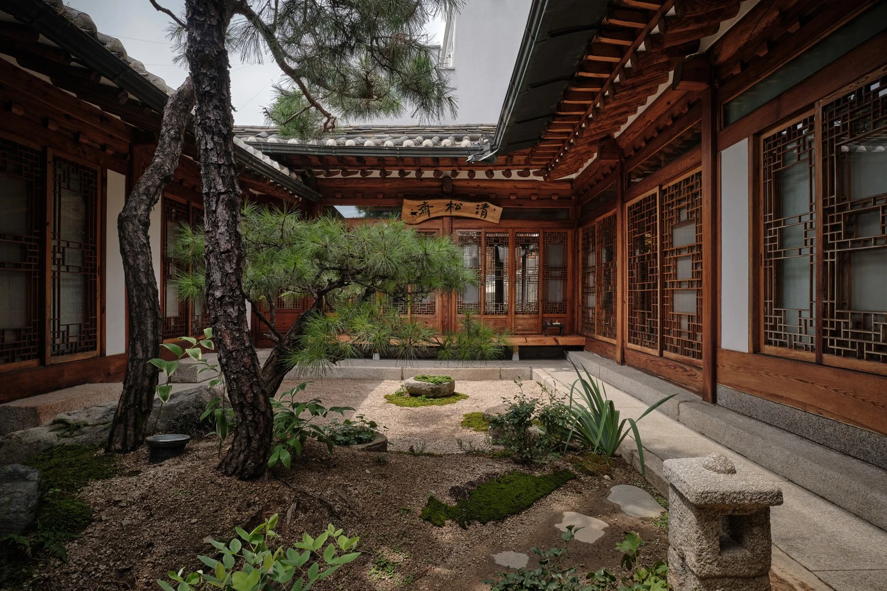 2023.08.15_Teo_Young_Studio_Seoul_Hanok_Home_0041_LO-RES.jpg