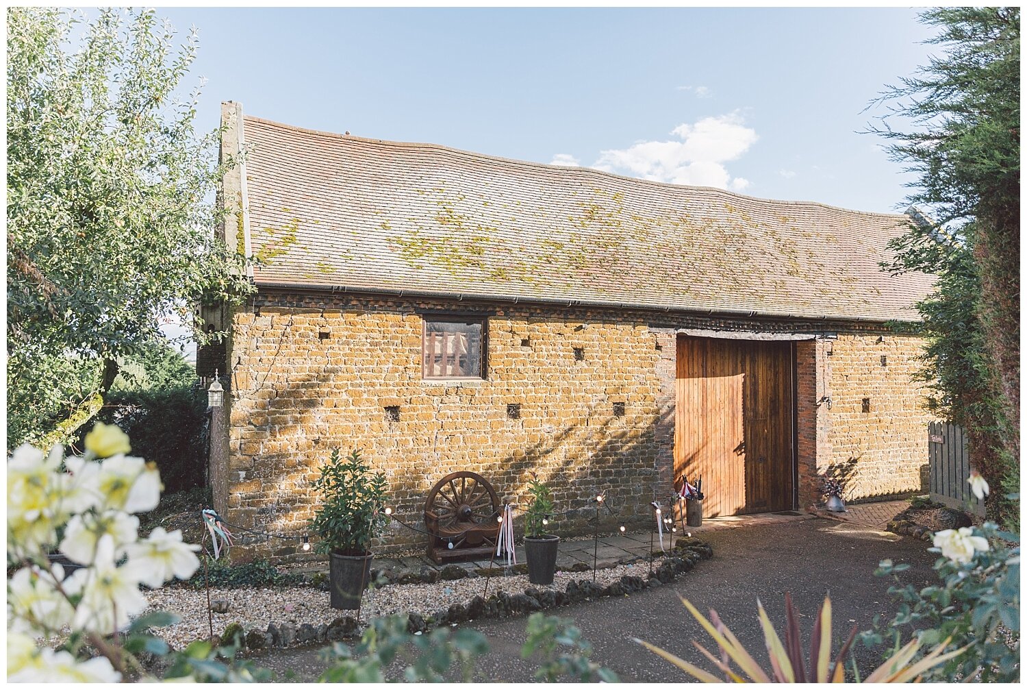 Charlotte.Eve.Photography.JandH.Dovecote.Barn.Banbury.Oxfordshire.wedding.photography_0010.jpg