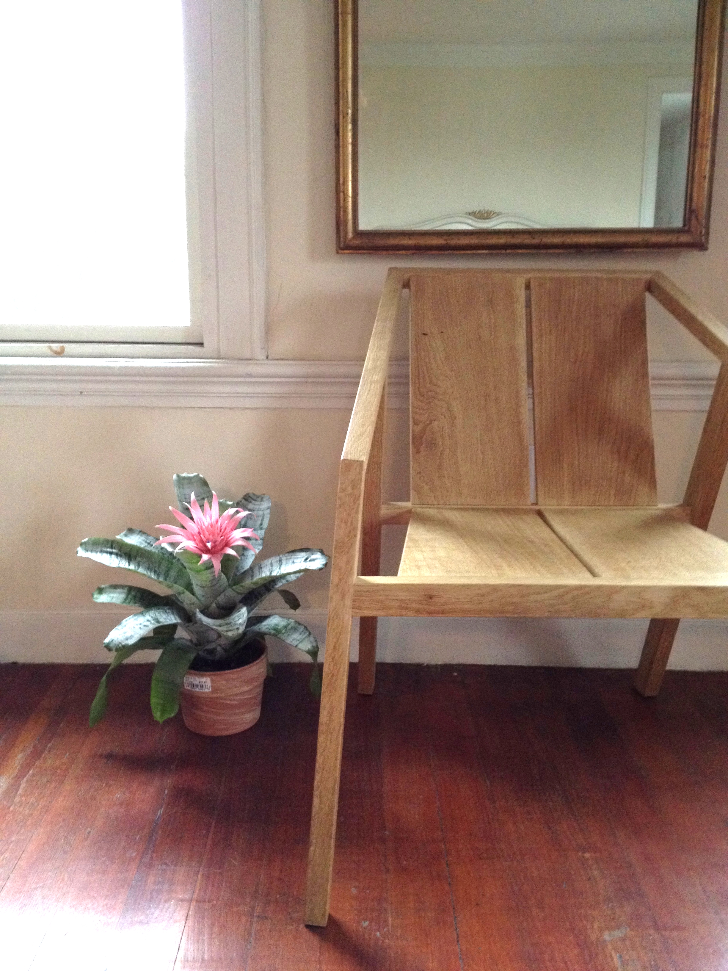NEW SUMMER STUDIO / APARTMENT MAU-HOUSE moves into a tiny bay-front apartment in Historic Warren, Rhode Island. Bikepath. Kayaks. Del's.