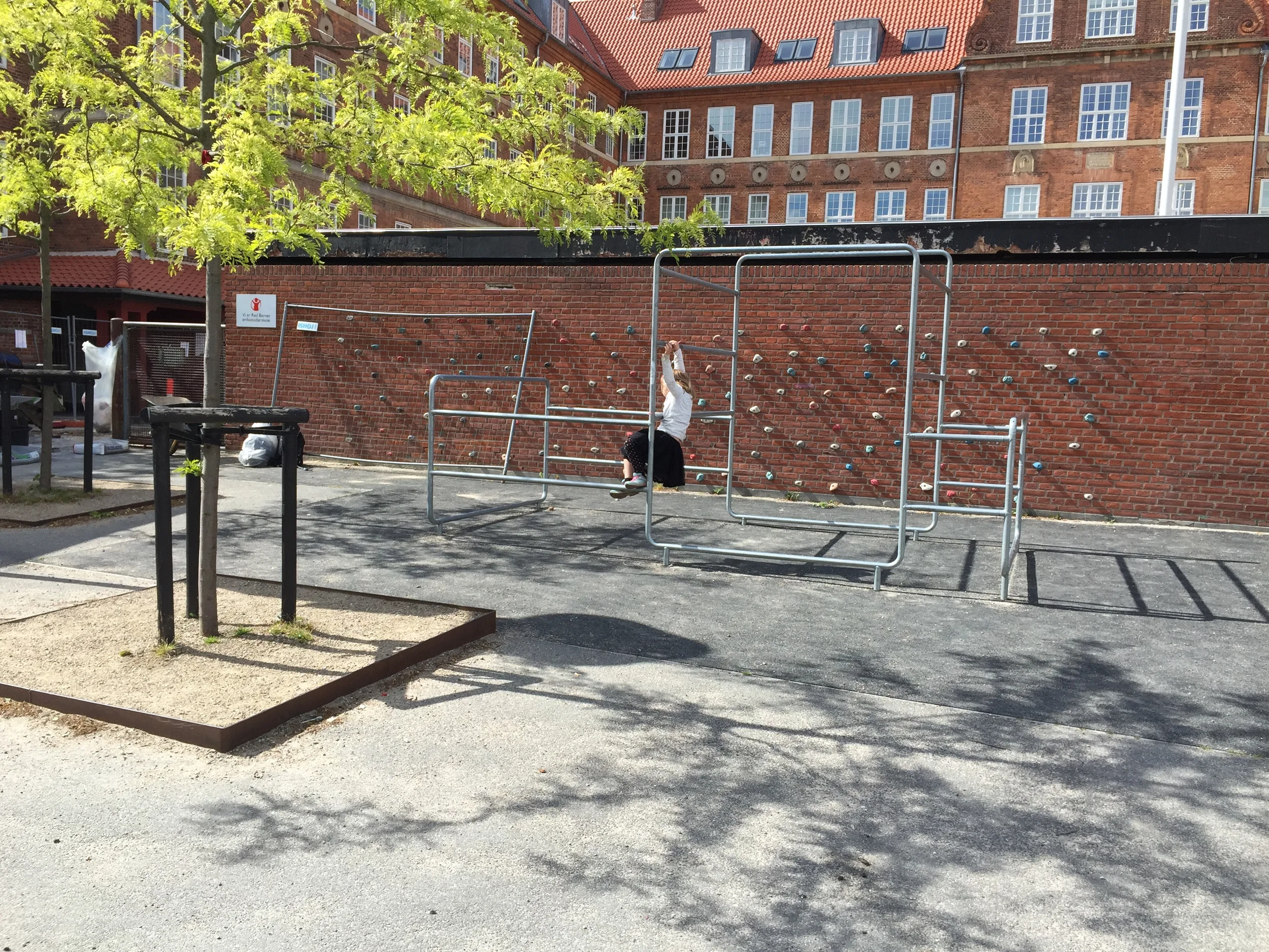  Custom permanent setup w. bouldering wall - Den Lille Forbindelse, Amager 