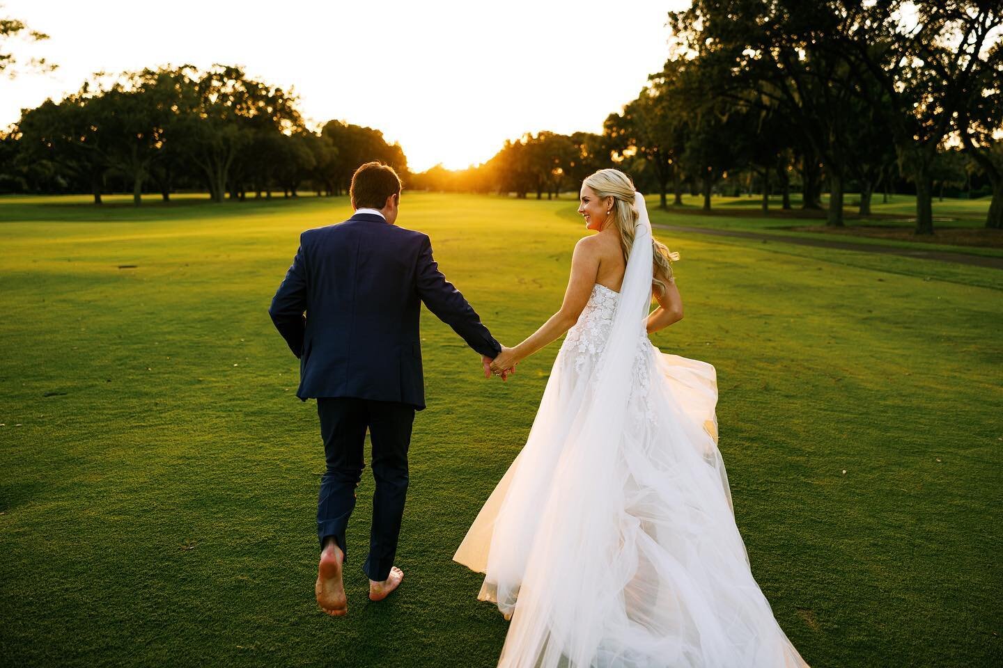 Big fan of running barefoot on golf courses on wedding days ✌🏻