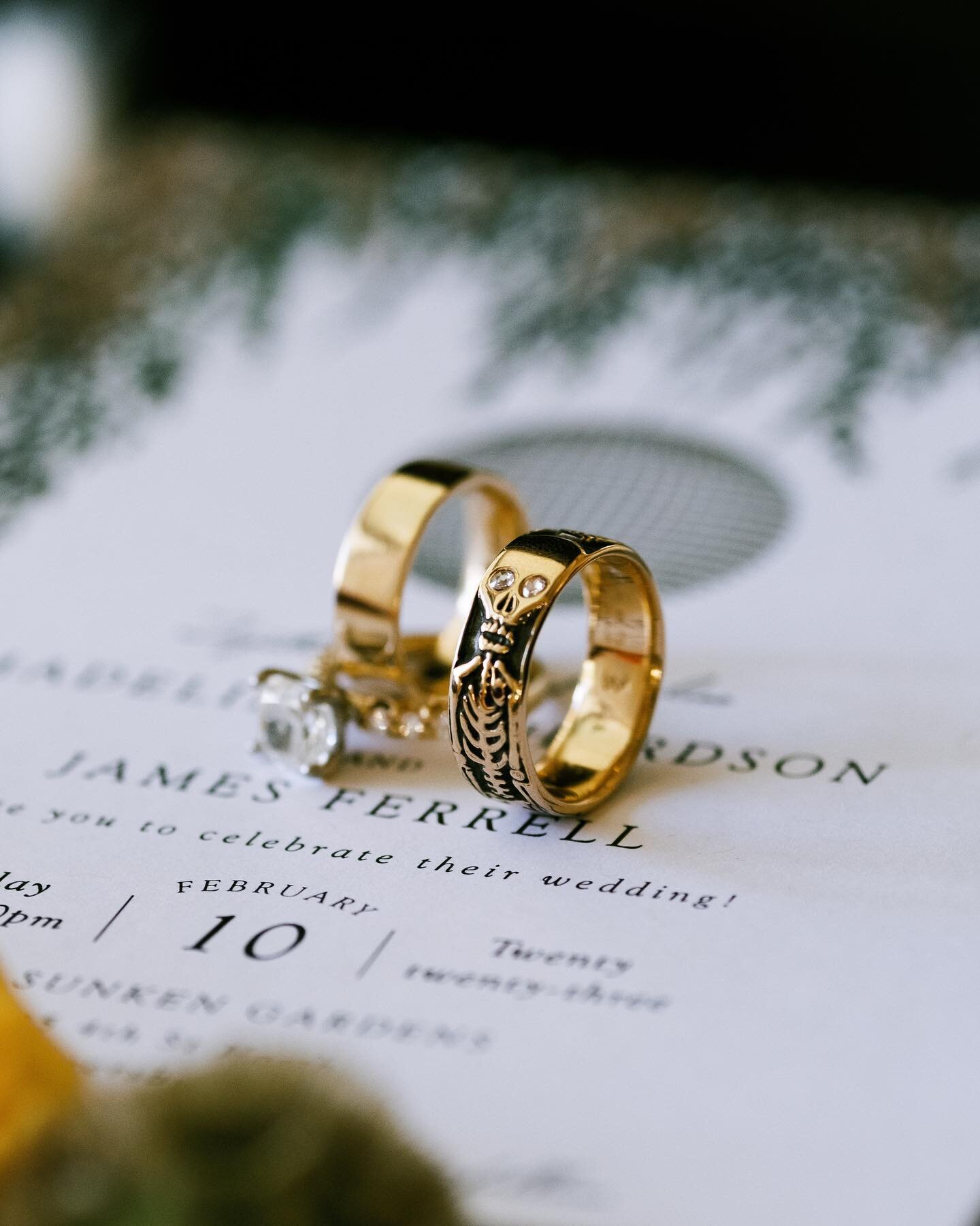 Til death 💀 // I don&rsquo;t normally share detail photos but I&rsquo;m pretty sure this is the 1.01 of grooms rings so I felt obligated to share that James&rsquo; ring wins, it&rsquo;s 🔥