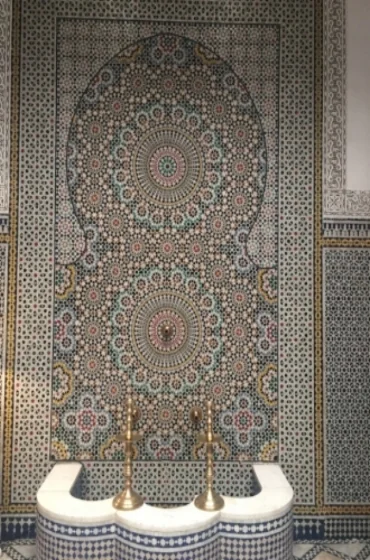 Can you believe the details in the ceramic tiling and it's all done by hand. I'm going cross-eyed just thinking about it...