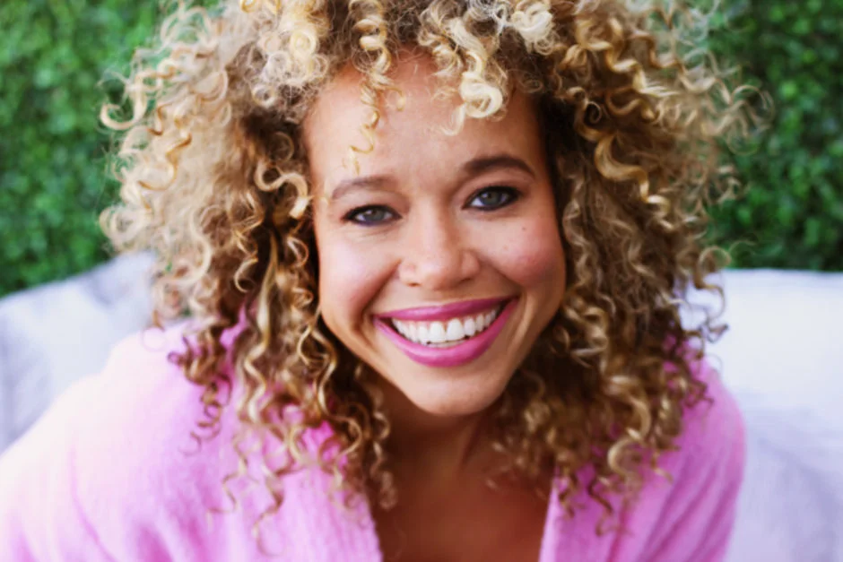 Jackie with her signature mane of distinctive blonde pre-Raphaelite curls I have been naturally curly my whole life. I was born with curly hair and have worn it this way for the majority of my 40 years on planet Earth. For that reason, I am emotionally torn about entering this online “hair” space filled with tips, tricks, videos and more products than most of us know what to do with at this point. However, you keep asking for my curly tips so imma give you what you ask for!