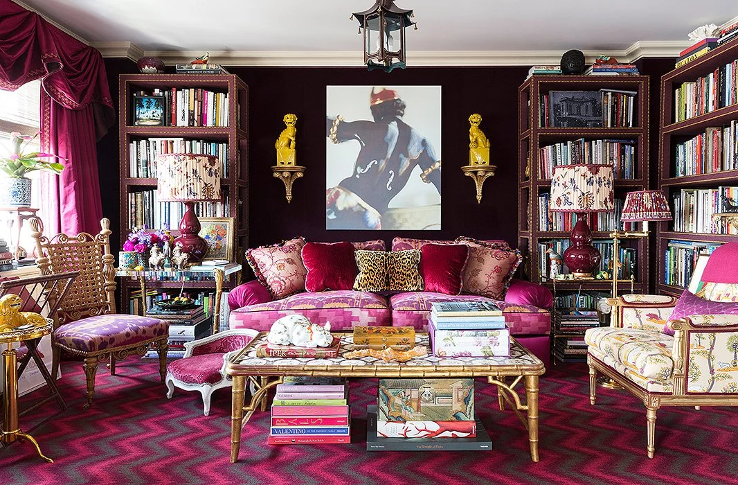 Foo dogs, bamboo -style furnishings, pagoda motifs, ginger jars: Nearly every style of chinoiserie is present in designer Alex Papachristidis’s New York living room. One Kings Lane