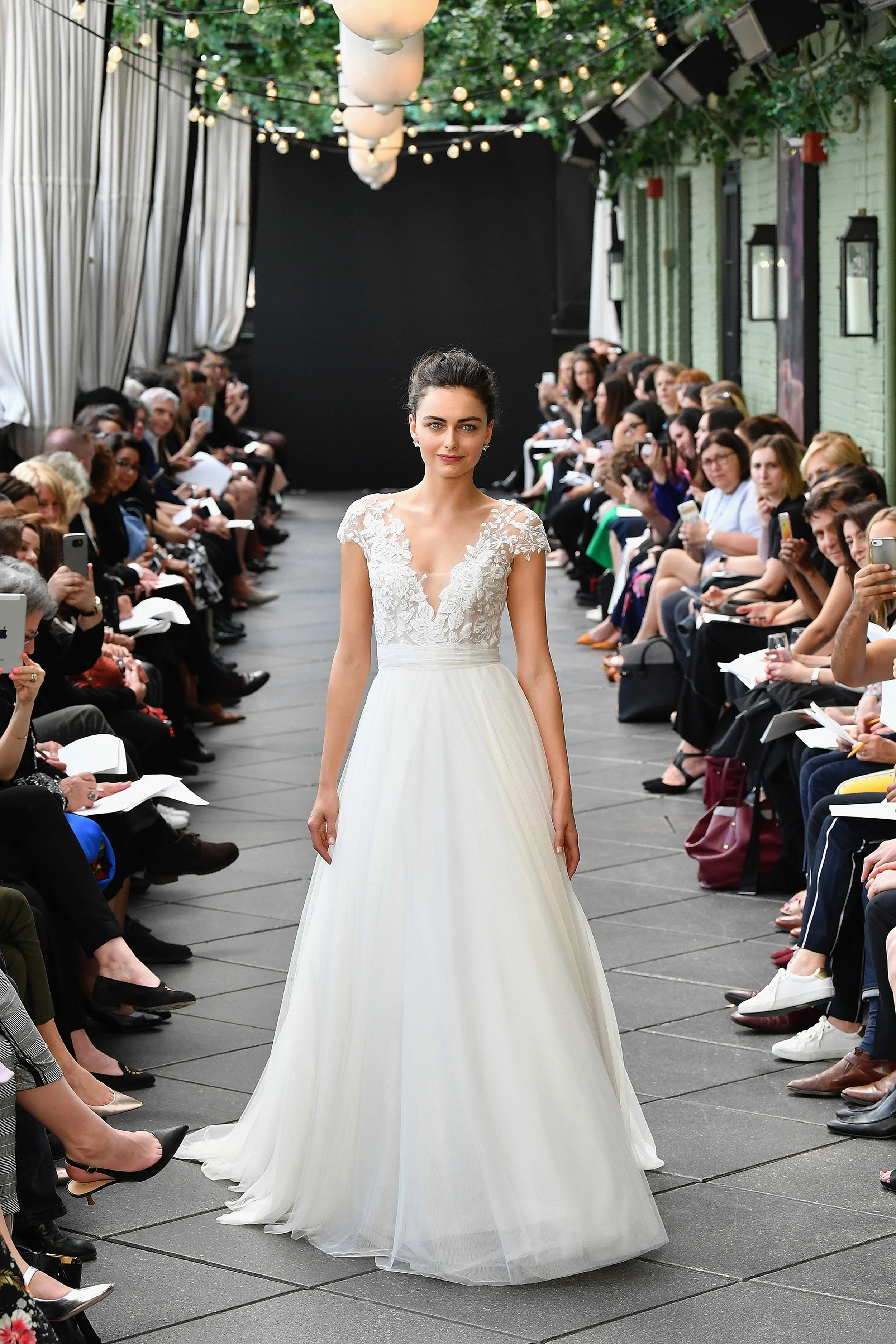 945919122-amsale-bridal-spring-2019-vogue-pr-1.jpg