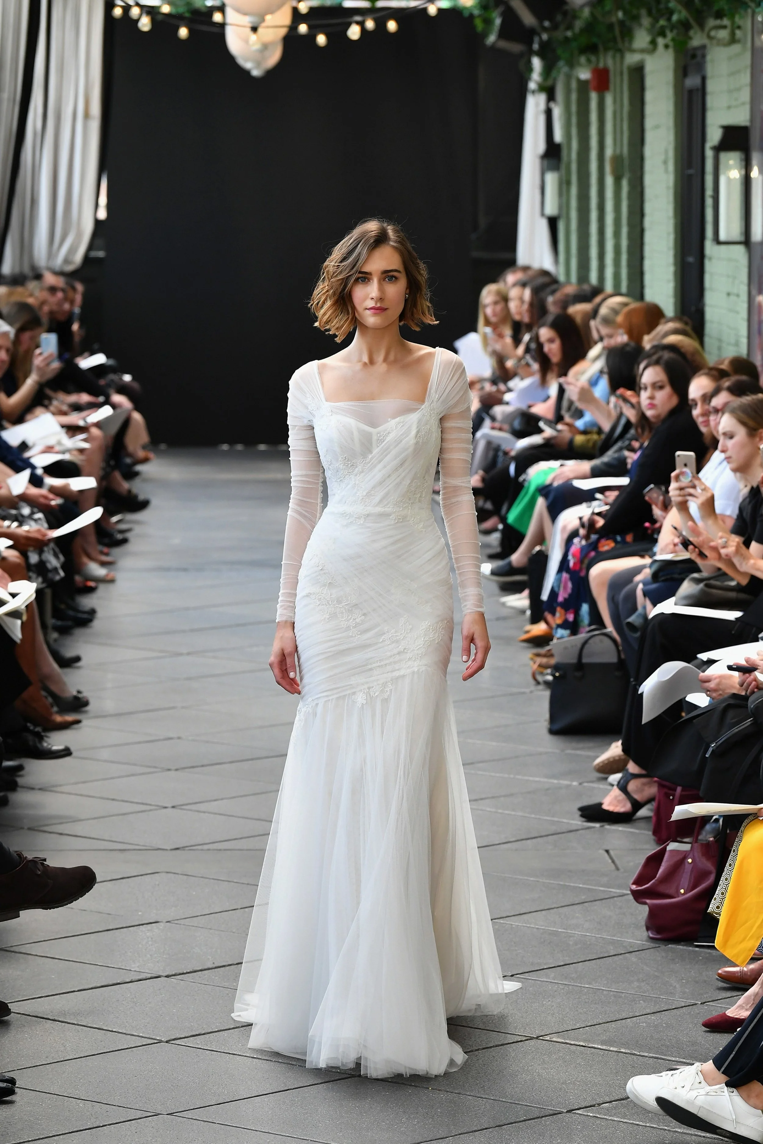 945919362-amsale-bridal-spring-2019-vogue-pr.jpg