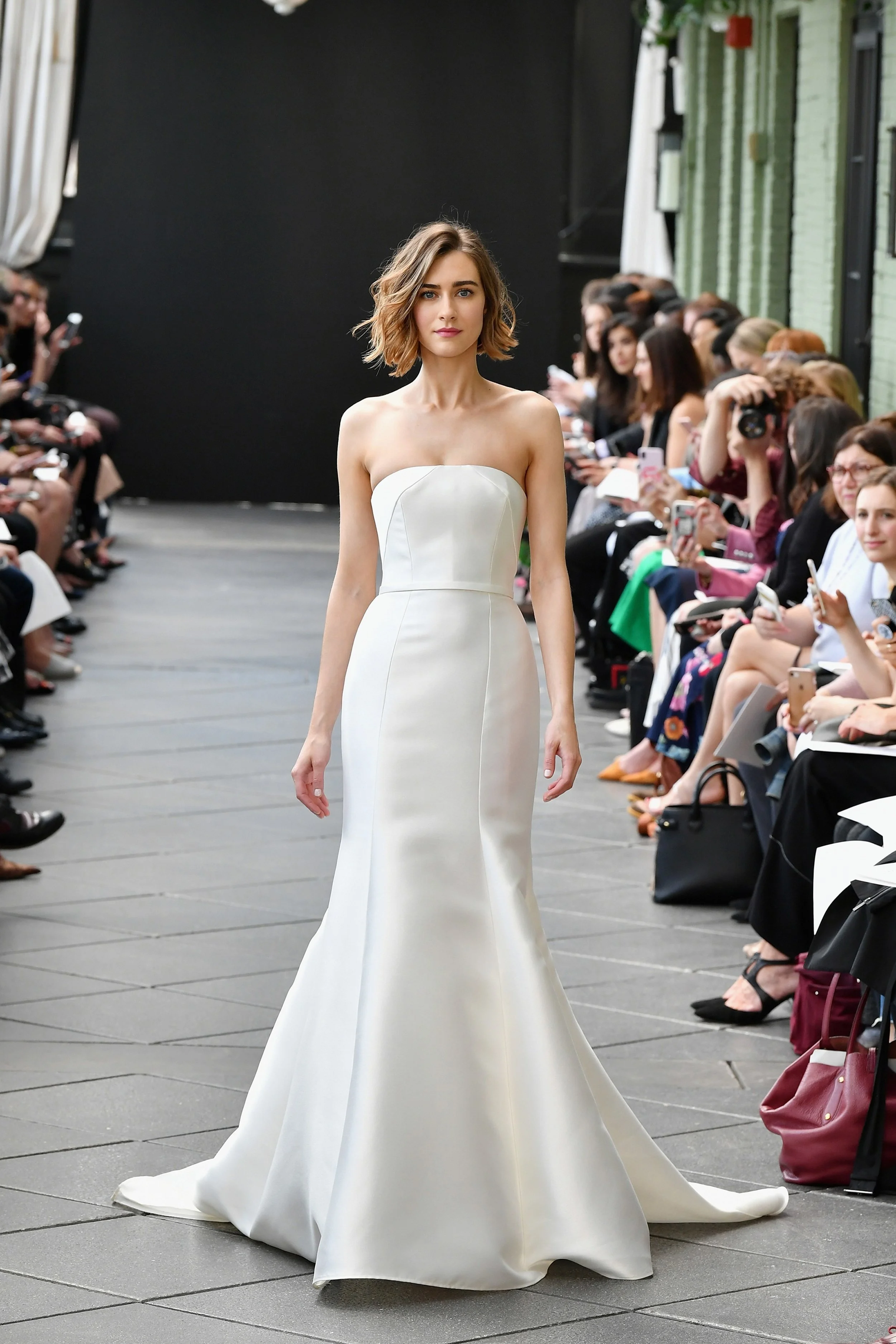 945919576-amsale-bridal-spring-2019-vogue-pr.jpg
