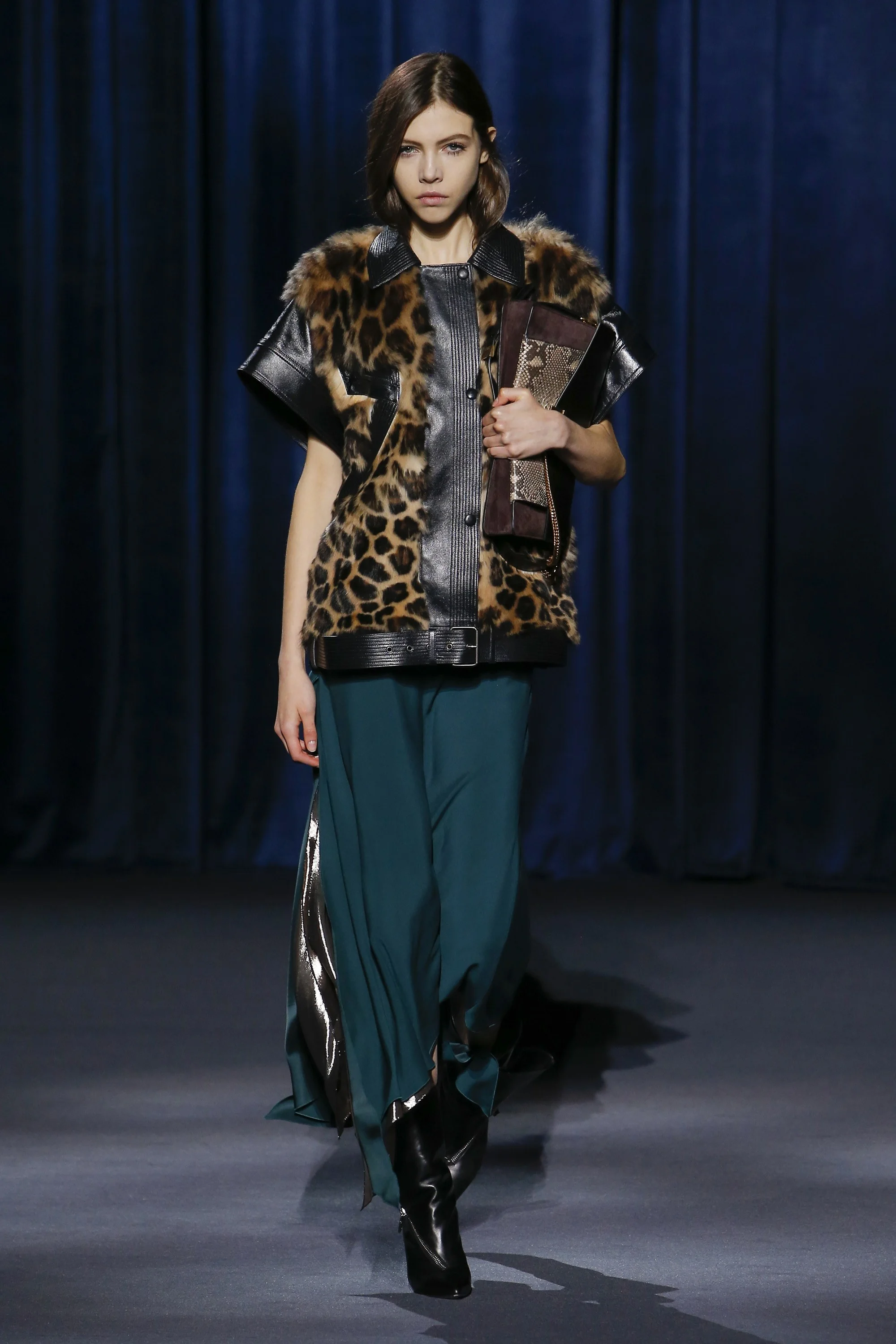 Givenchy Ready-to-Wear Fall 2018 - Leather and animal print all in one