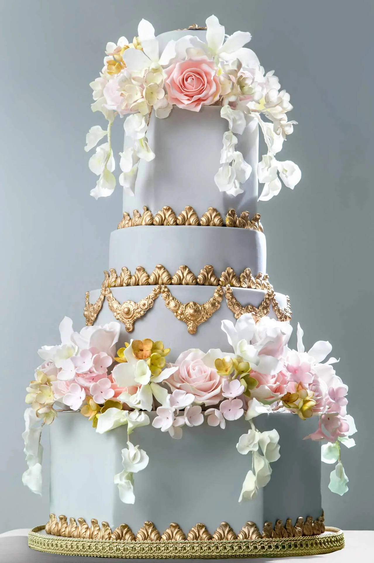 GREY-AND-GOLD-BAROQUE-CAKE.jpg
