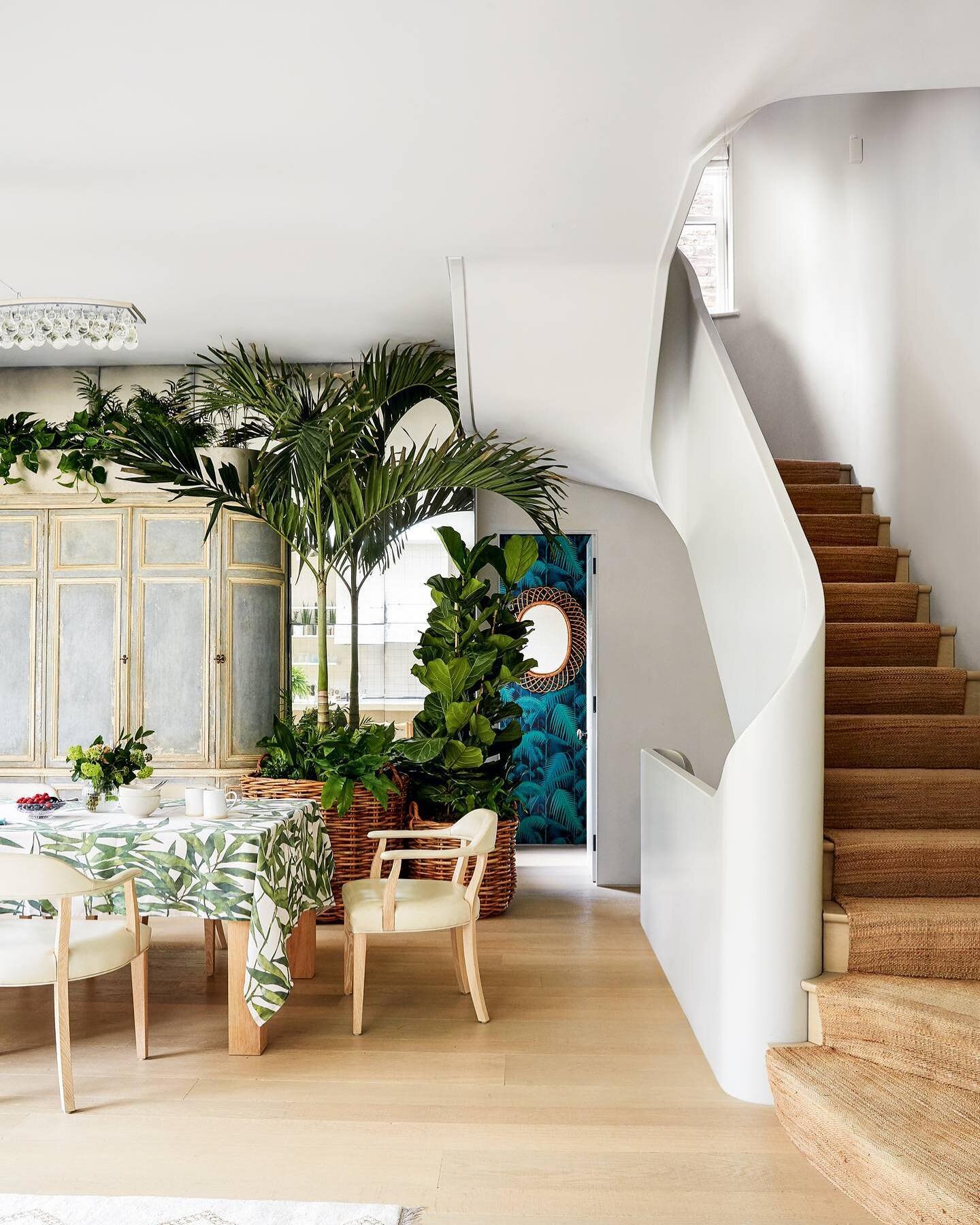 Loving the Victorian meets contemporary vibe, with an abundance of lush greenery in this dining area and the sensuously curved staircase is definitely an inspiration I&rsquo;m filing away... #basilwalterarchitects @suzanne_sharp photography @paulmass