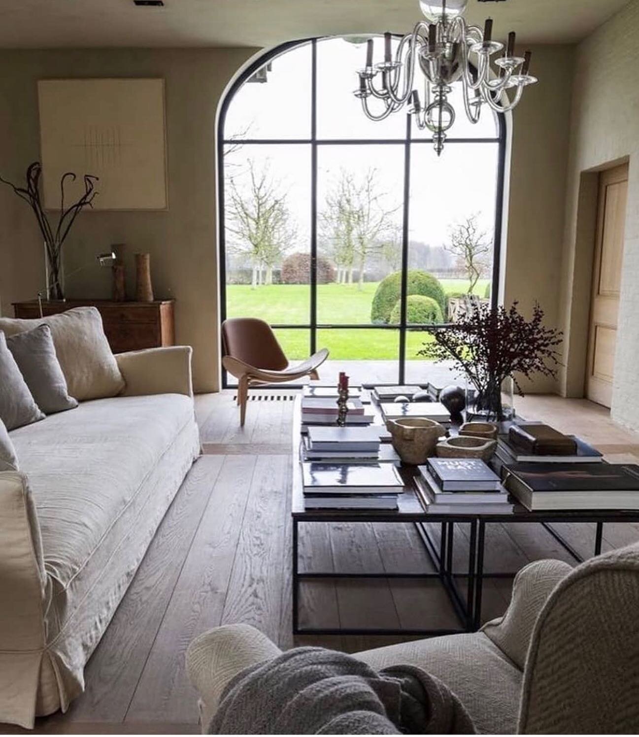 A neutral palette of bliss...a positively idyllic room and such pretty scenery makes it the perfect spot to unwind - reposted from @condenastproperty @lifeanddecor #vogue #tatler #interiordesign #contempoarydesign  #neutraldecor #whitelivingroom #gar