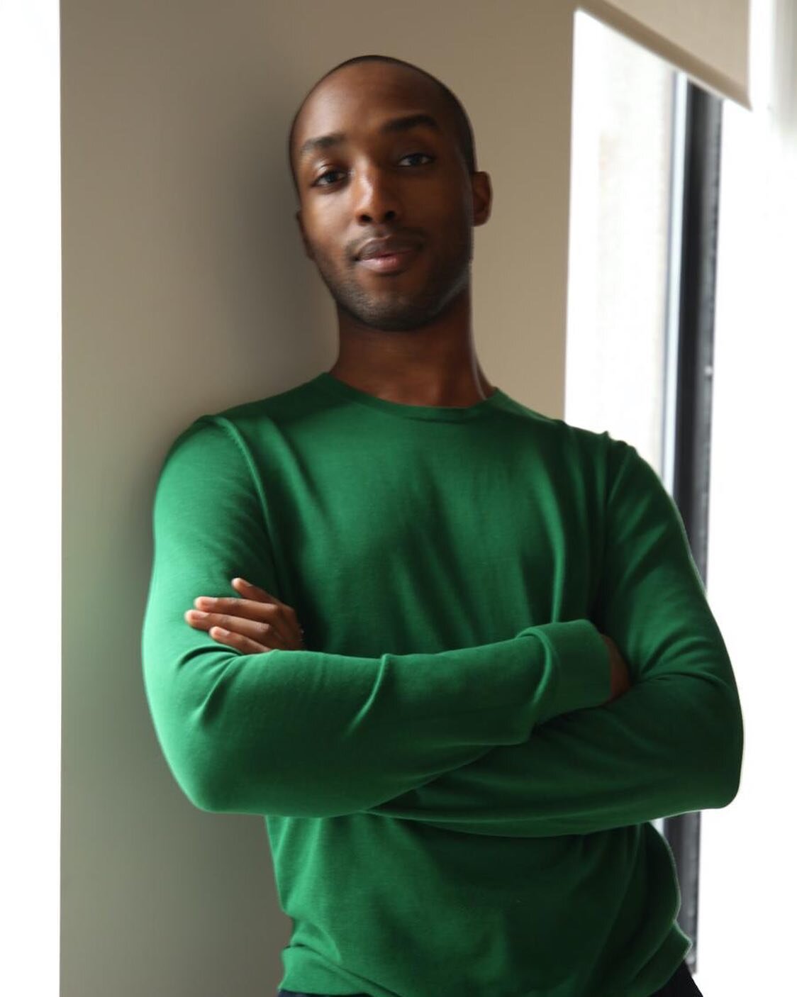 Congratulations to Asad Syrket, the new Editor-in-Chief of Elle Decor as of September 14th...loving this inspired new direction for the magazine and the shade of green of that sweater is just dynamite...👏💚👏💚 @as4d @elledecor @stellenevolandes #in
