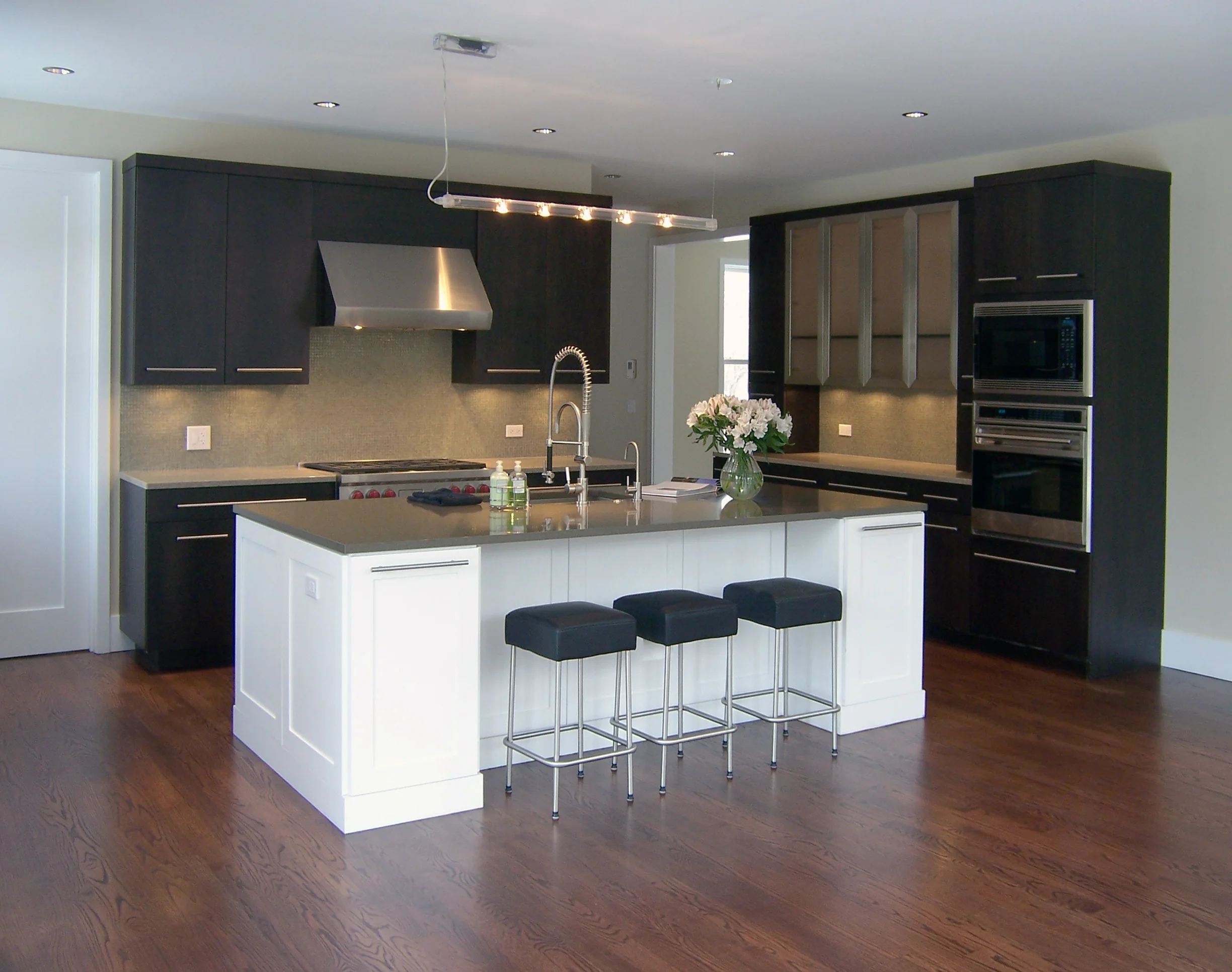 Kitchen island 2.jpg