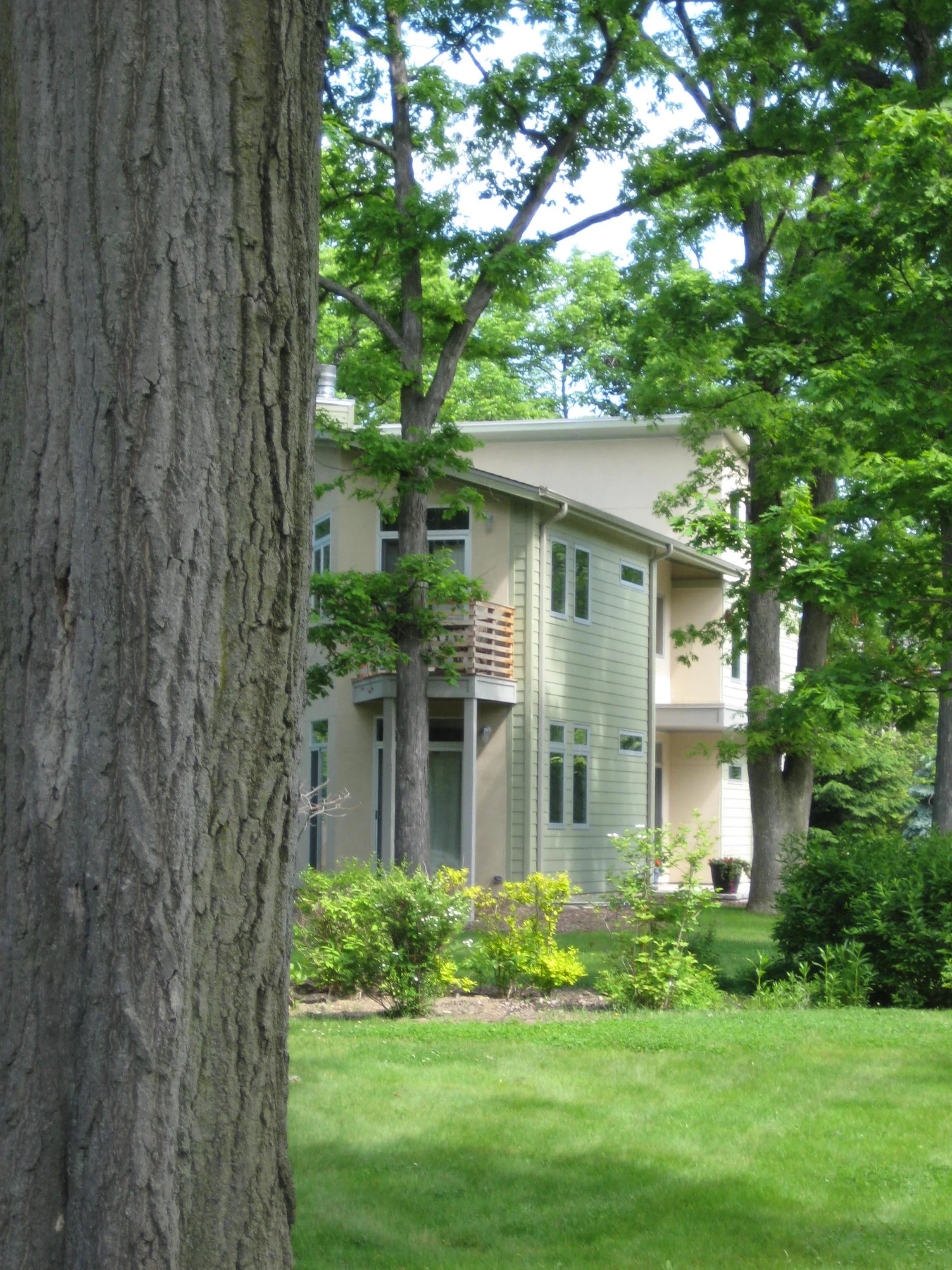 Becker Architects designed our home, and did a fantastic job! We presented three different firms a design challenge: Maximize livable space on a triangular-shaped lot with setbacks in front and rear. Becker took this as a challenge, especially when we told him we didn't want to be restricted to typical designs, but at the same time wanted to bring in the project within an aggressive budget. While the other firms tried to force-fit conventional rectangular designs to minimize their effort, Becker Architects came up with a stunning, unique modern design that is both beautiful and efficient. Our home is exactly what we asked for: Open, light, and spacious. We were also quite pleased that the team was very open to our inputs and feedback. We developed a close, productive relationship that resulted in a showplace home that has garnered much attention. We highly recommend Becker Architects.