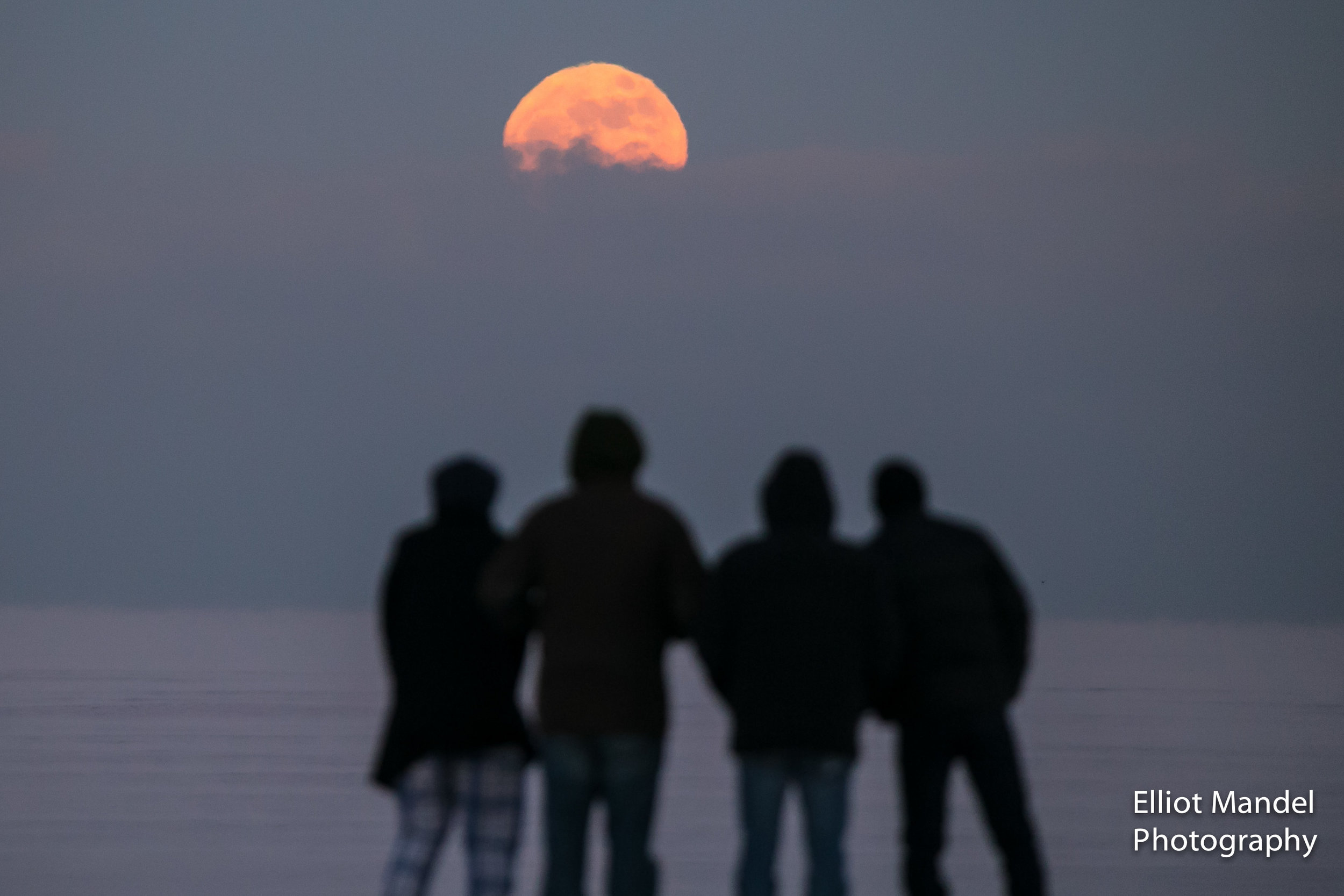  A Supermoon rises over Lake Michigan on January 1, 2018.&nbsp; 
