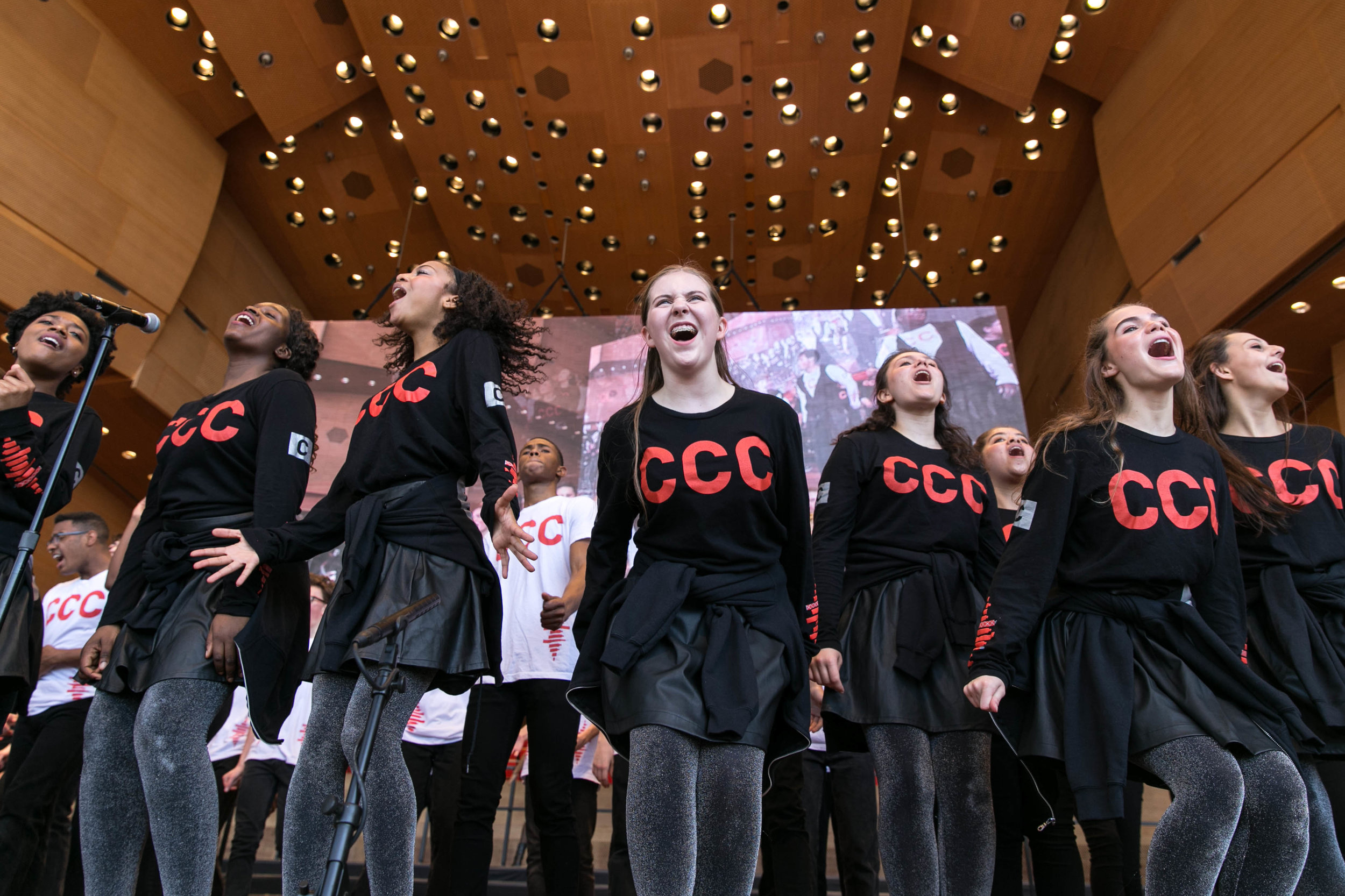  Chicago Children’s Choir belting it out in Millennium Park (May 24, 2018). 