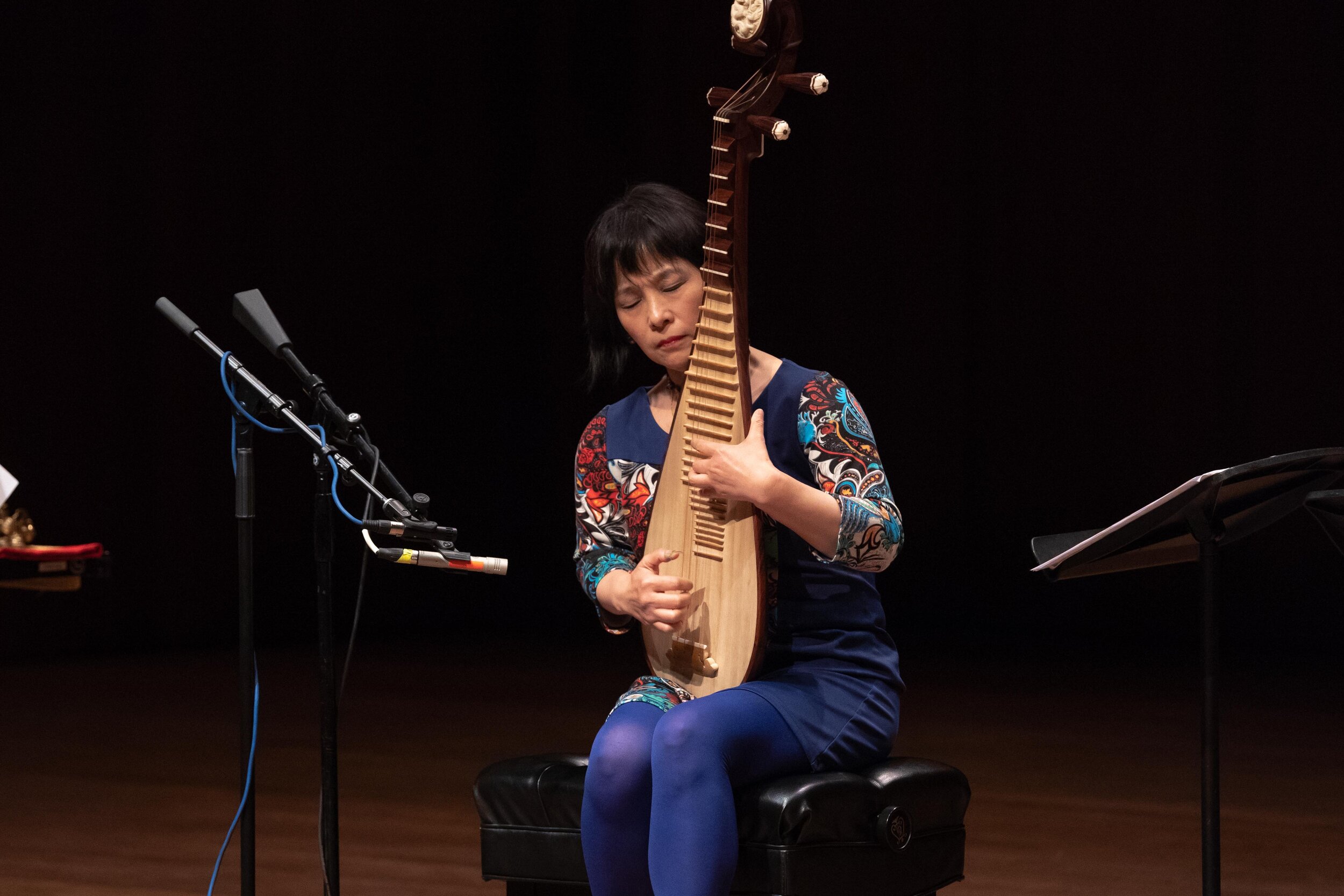  October: Wu Man gives a wide-ranging recital on the pipa at the University of Chicago.  