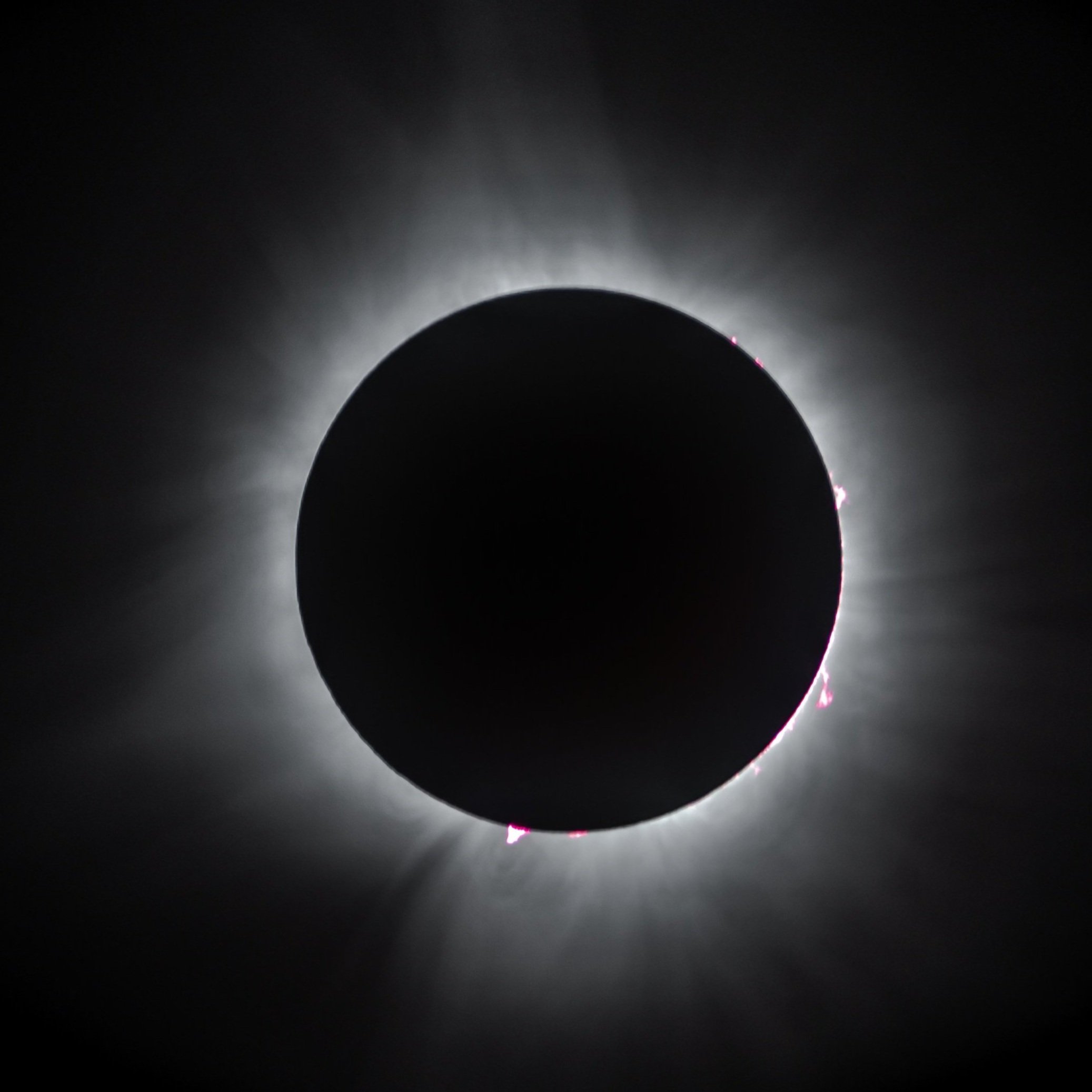 Eclipse_4.8.24_by_ElliotMandel-2.jpg