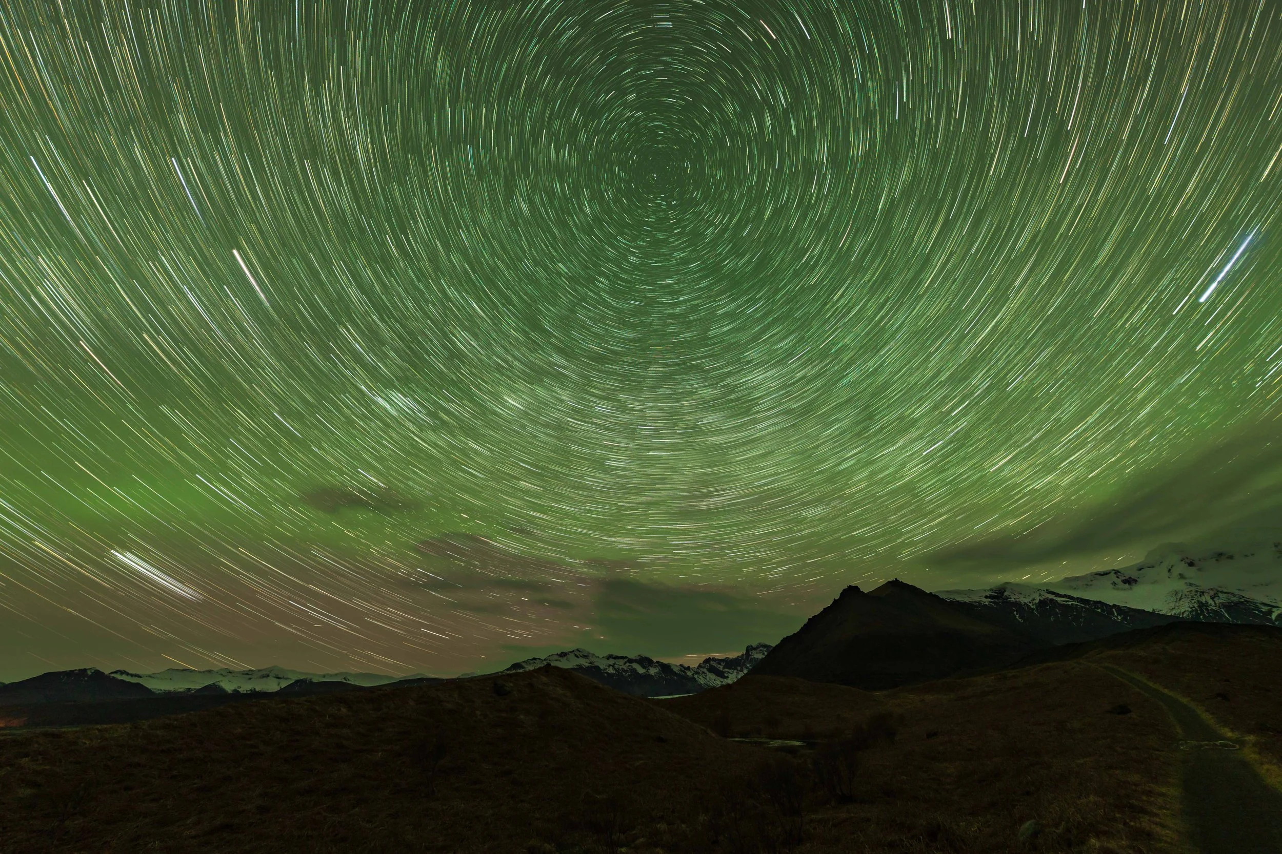 IcelandAuroraStarTrails_3.27.25_by_ElliotMandel-1.jpg