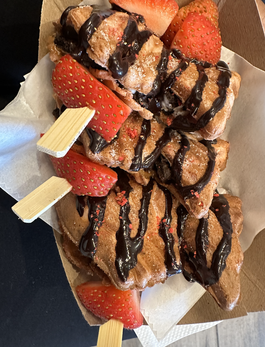    strawberry fiesta -&nbsp;   strawberry flavor biscoff and chocolate chips filling, topped with chocolate sauce, oreo crunch and strawberries!  