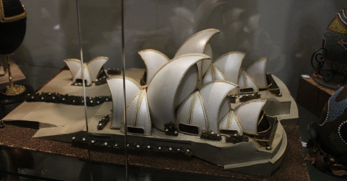 Opera House of Eggshells