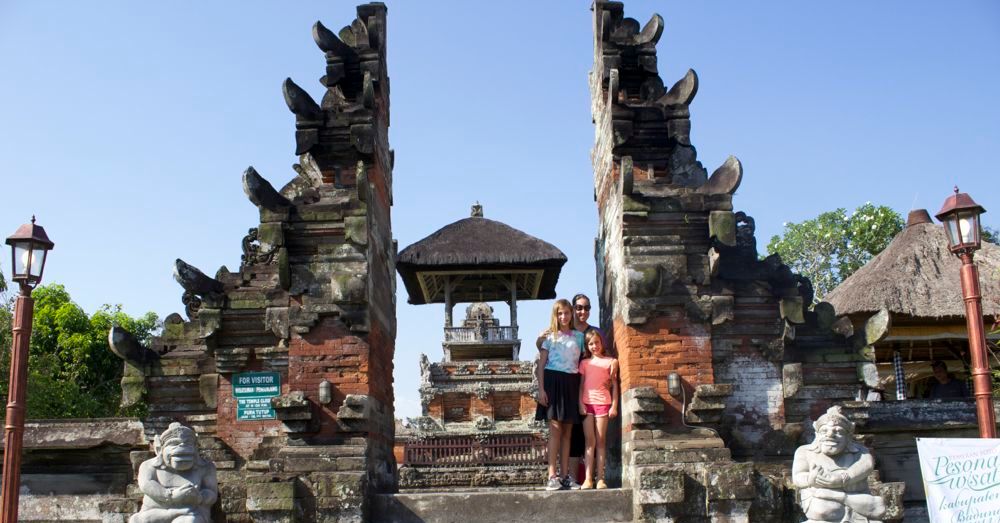 Candi bentar (split gate)
