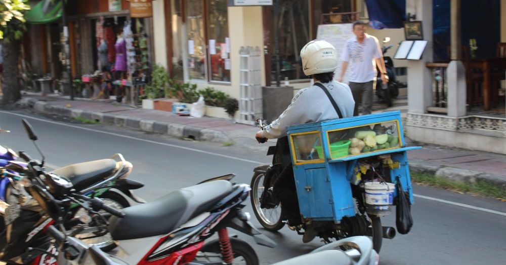 Restaurant on a motorbike.