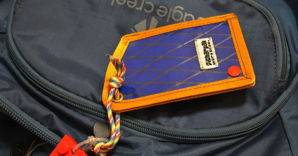 luggage-tag-in-action.jpg
