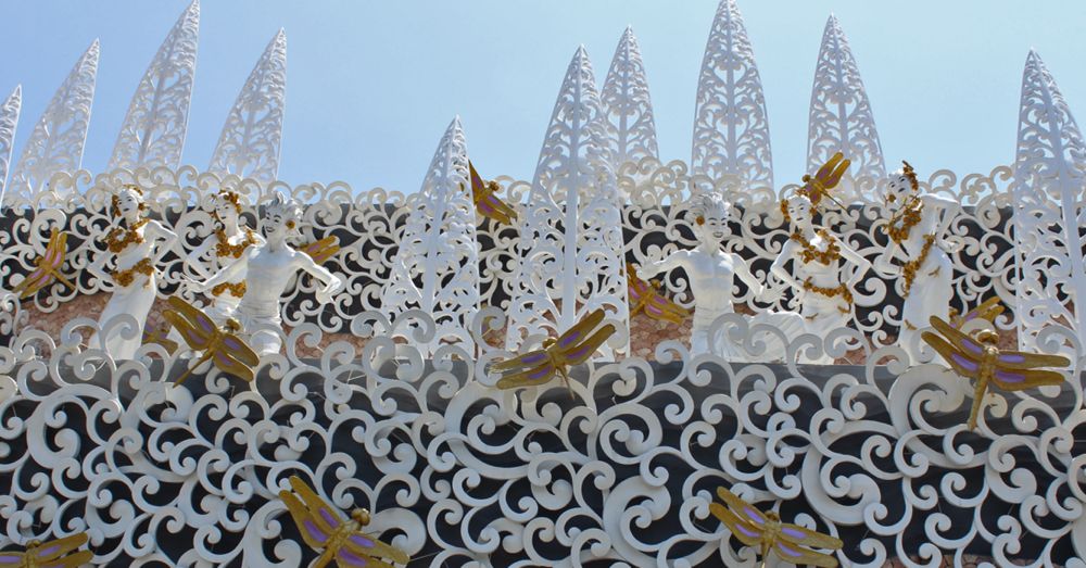 Crazy statuary on the Silver & Gold building