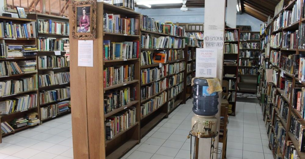 Pondok Pekak library